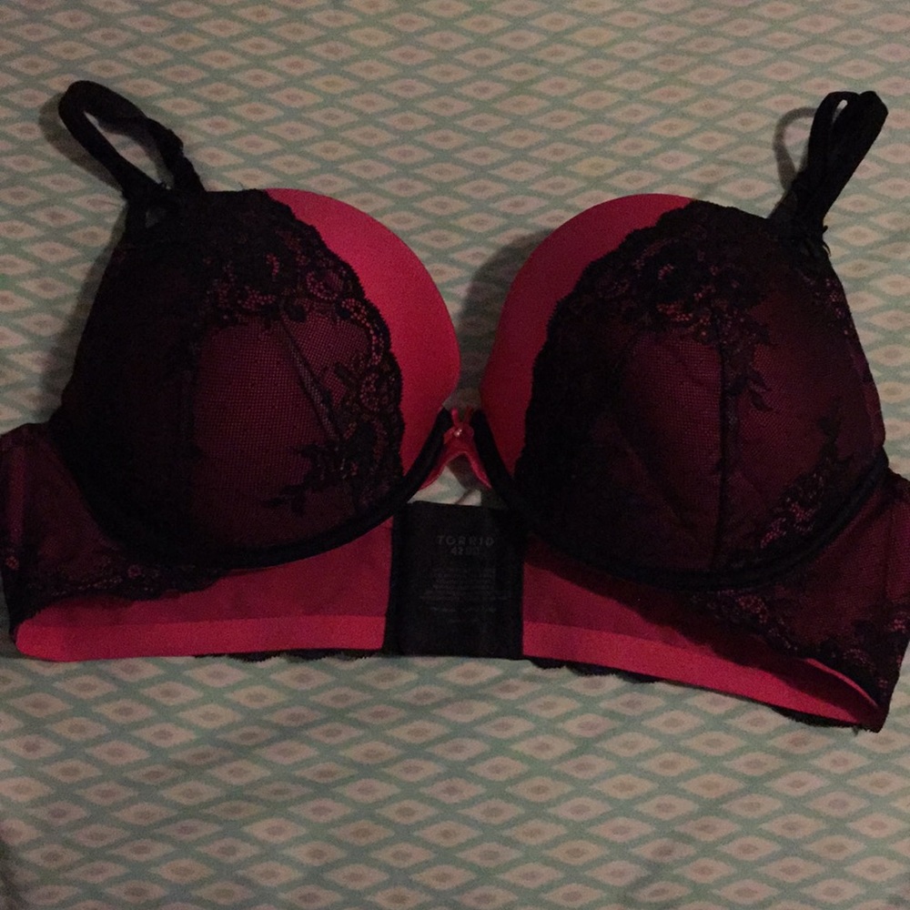 Torrid push up plunge hot pink bra